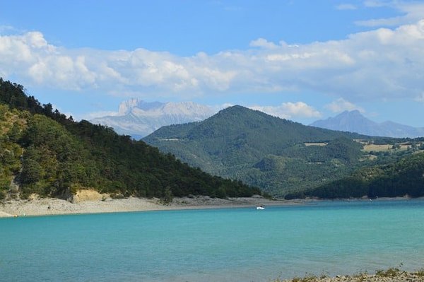 Découvrez les Meilleurs Campings 5 étoiles en Isère pour des Vacances de Luxe en Pleine Nature