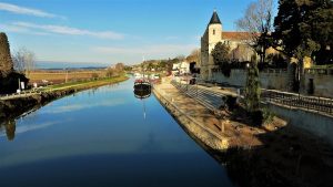 Vivez un séjour atypique dans l’Aude avec des hébergements insolites, alliant évasion et dépaysement au cœur de paysages préservés.